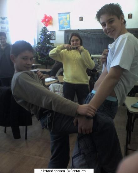 ...:::Poze cu colegii din skoala:::... - vai ce nebuni sunt ajtia 2 of of of....Vlad & - Scoala