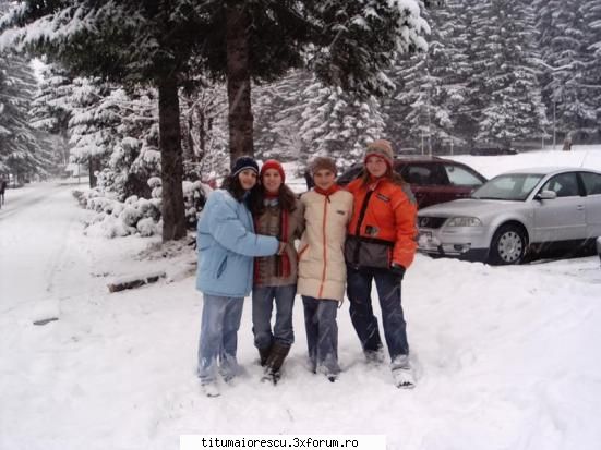 ...:::Poze cu colegii din skoala:::... - Ruxy,Ioana,Regina,Andreea - Scoala