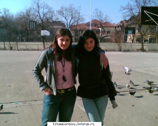 poze cu noi/eu tu,etc. - Yo cu Lavinia(10D) ...best friend's 4 Eva my dear - Despre noi
